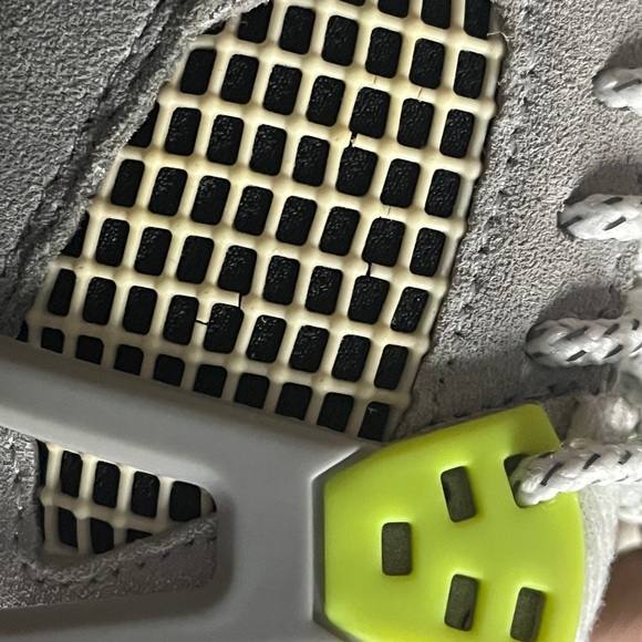 Air Jordan 4 Retro SE (GS) 100% Authentic - Picture 12 of 17